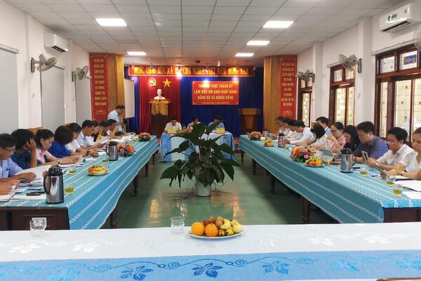THƯỜNG TRỰC THÀNH UỶ THÀNH PHỐ QUẢNG NGÃI LÀM VIỆC VỚI BCH ĐẢNG BỘ XÃ NGHĨA DŨNG