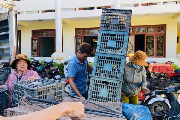 XÃ NGHĨA DŨNG THỰC HIỆN HỖ TRỢ GÀ CHO HỘ NGHÈO, CẬN NGHÈO TỪ NGUỒN VỐN THỰC HIỆN CHƯƠNG TRÌNH QUỐC GIA GIẢM NGHÈO BỀN VỮNG